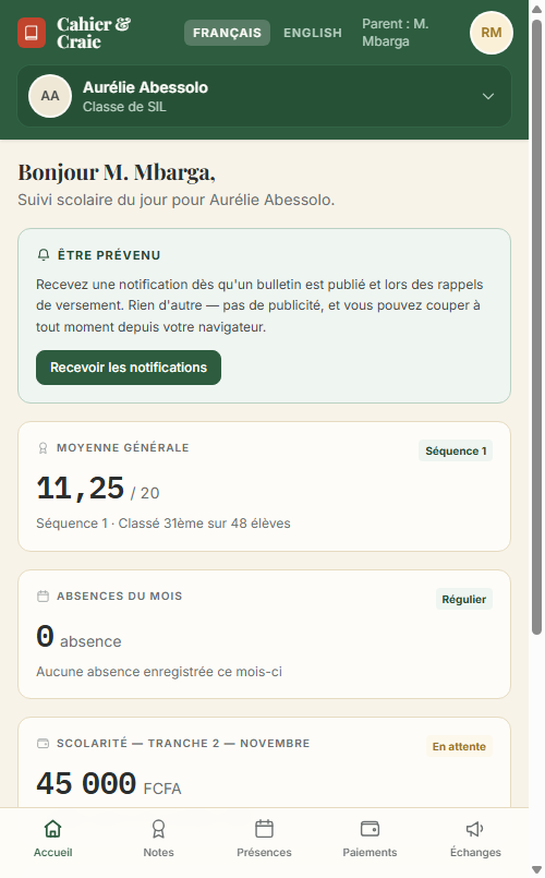L'espace d'un parent sur son téléphone : la moyenne de son enfant, son rang, ses absences du mois et la tranche de scolarité à venir.
